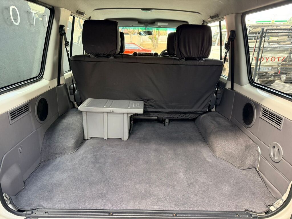 TOYOTA LANDCRUISER 70 SERIE LANDCRUISER 76 4.5D V8 S/W - 16