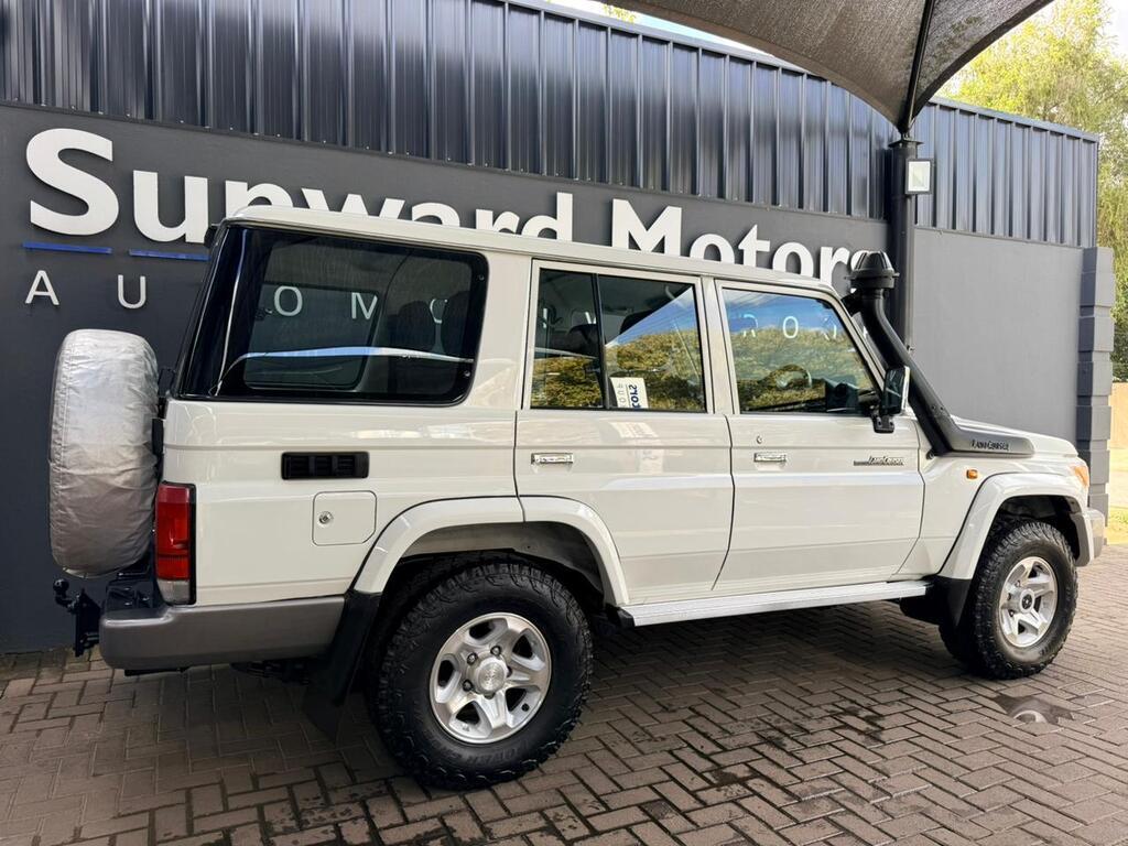 TOYOTA LANDCRUISER 70 SERIE LANDCRUISER 76 4.5D V8 S/W - 2