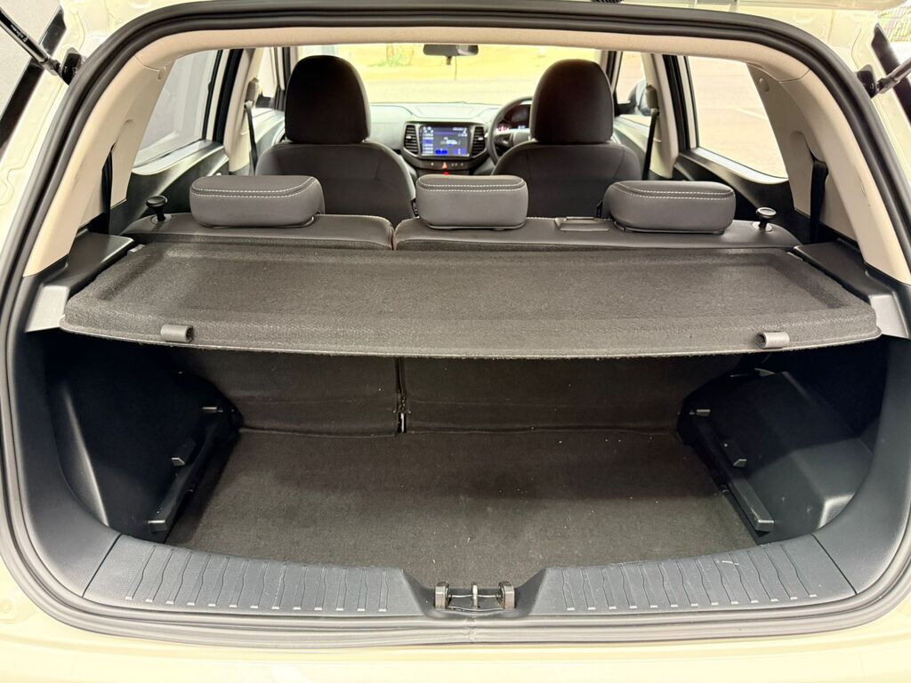 MAHINDRA XUV300 XUV300 1.2T (W4) - 14