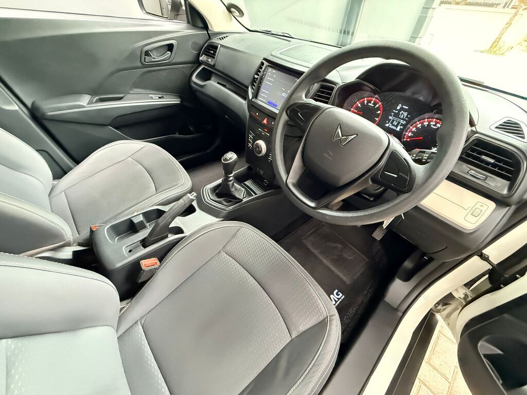 MAHINDRA XUV300 XUV300 1.2T (W4) - 2