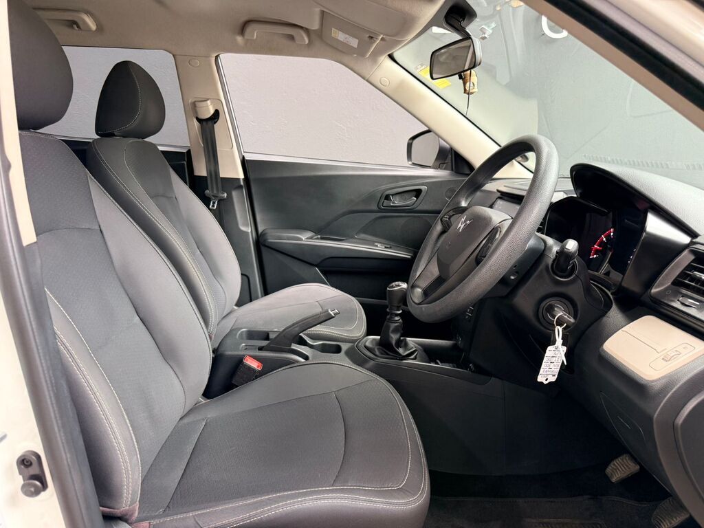 MAHINDRA XUV300 XUV300 1.2T (W4) - 5