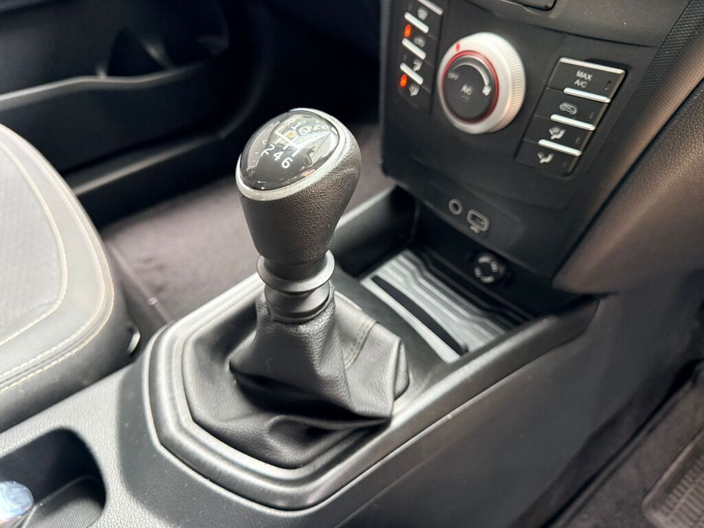 MAHINDRA XUV300 XUV300 1.2T (W4) - 6