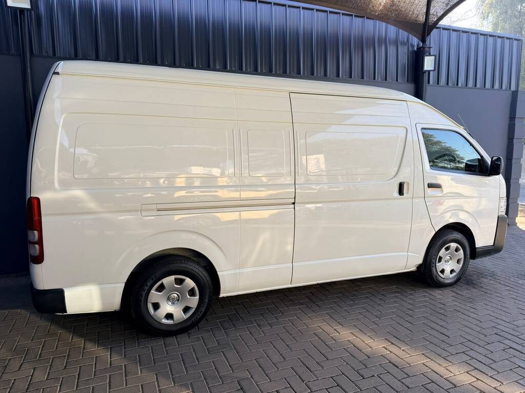 TOYOTA QUANTUM QUANTUM 2.7 LWB F/C P/V - 2