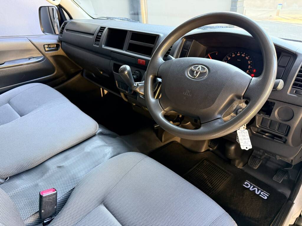 TOYOTA QUANTUM QUANTUM 2.7 LWB F/C P/V - 3