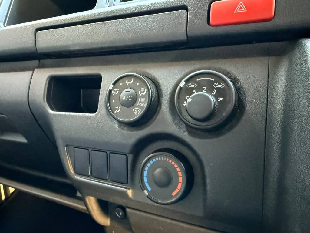 TOYOTA QUANTUM QUANTUM 2.7 LWB F/C P/V - 4