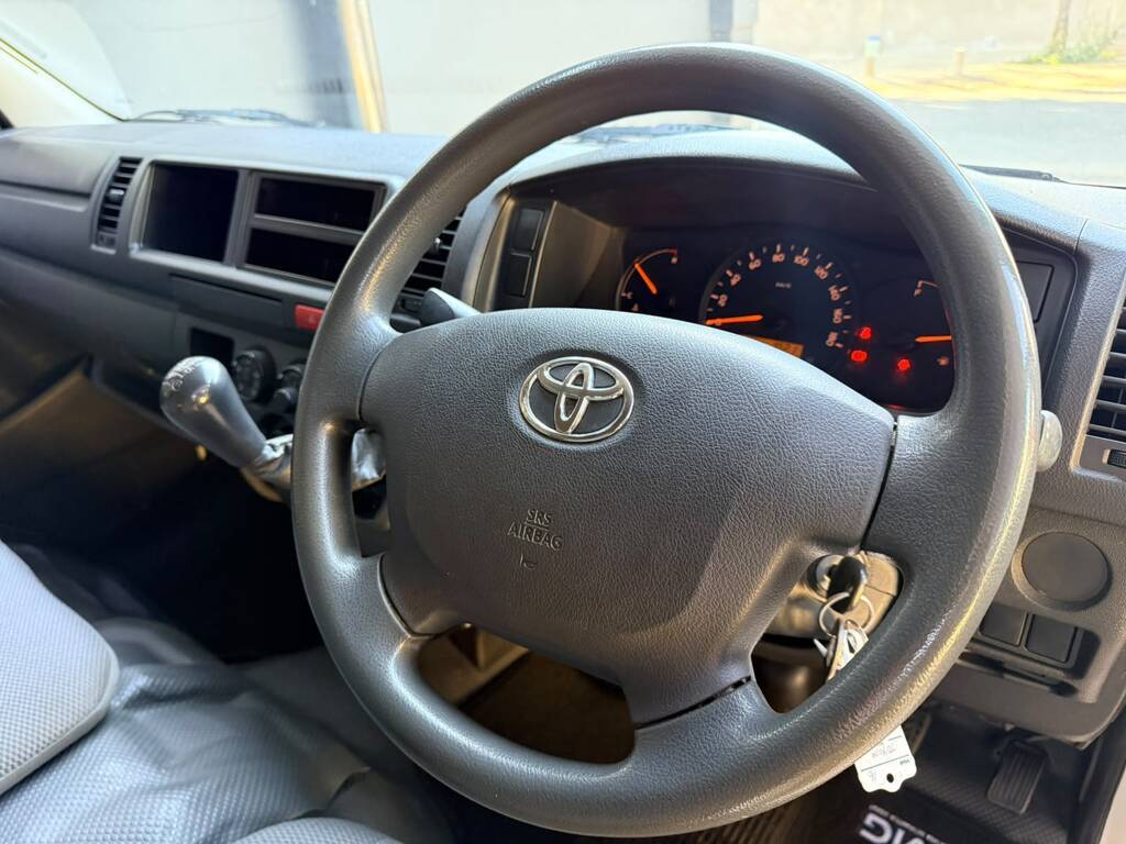 TOYOTA QUANTUM QUANTUM 2.7 LWB F/C P/V - 6