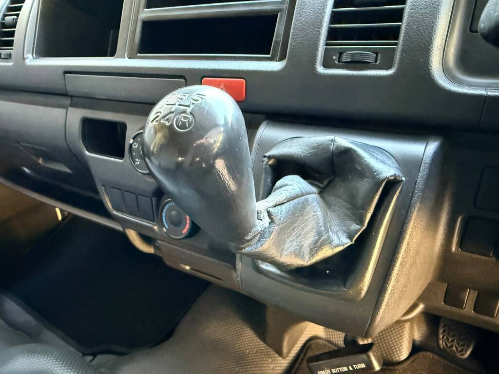 TOYOTA QUANTUM QUANTUM 2.7 LWB F/C P/V - 9