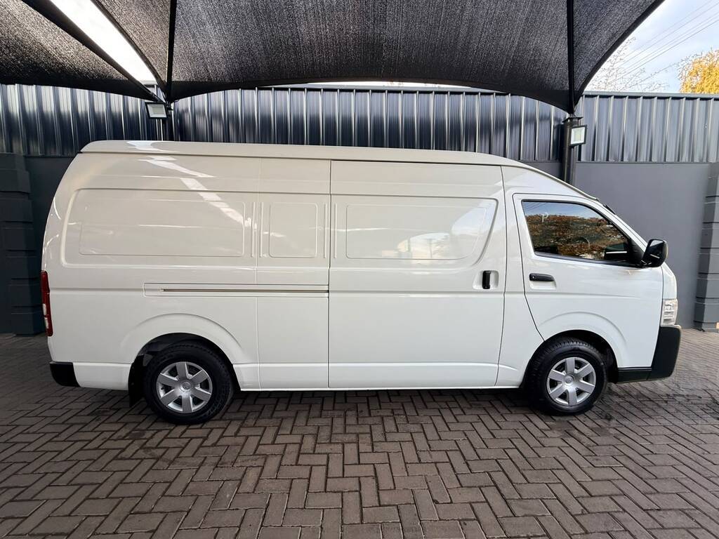 TOYOTA QUANTUM QUANTUM 2.7 LWB F/C P/V - 11
