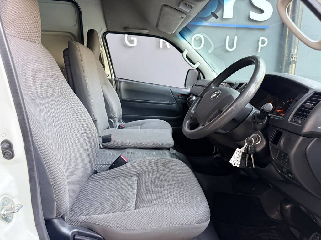TOYOTA QUANTUM QUANTUM 2.7 LWB F/C P/V - 9