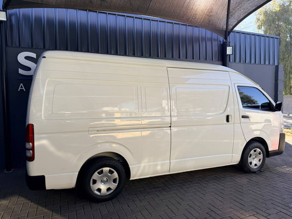 TOYOTA QUANTUM QUANTUM 2.7 LWB F/C P/V - 2