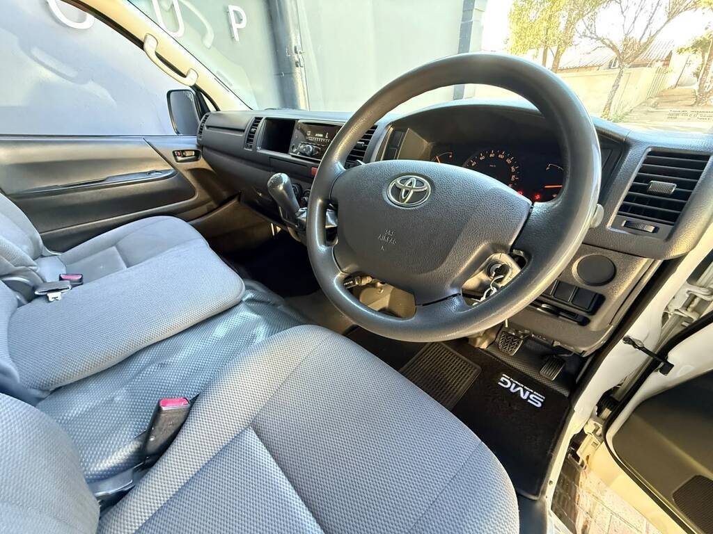 TOYOTA QUANTUM QUANTUM 2.7 LWB F/C P/V - 3