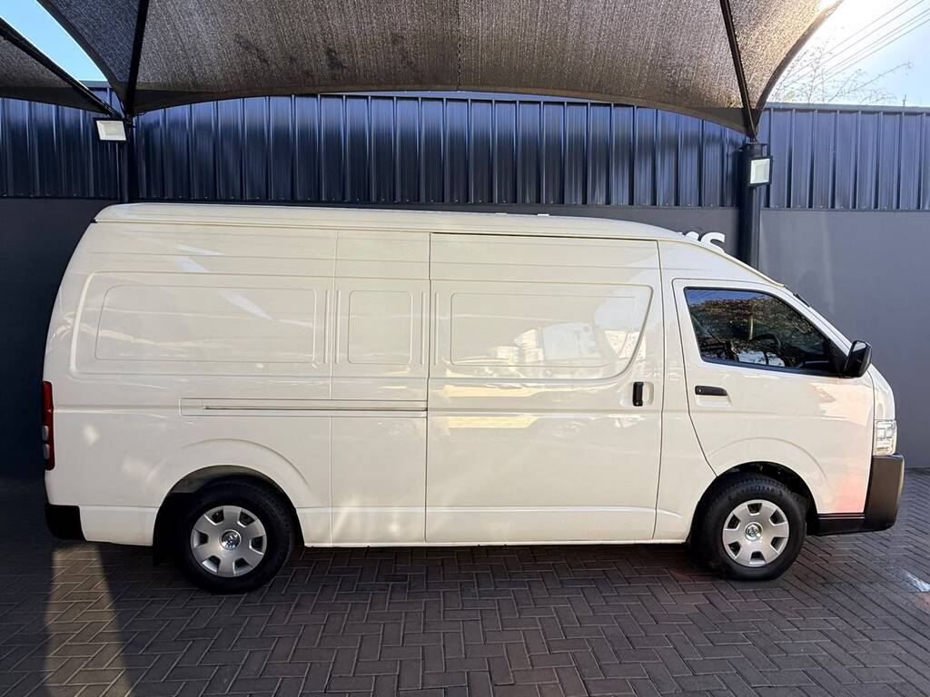 TOYOTA QUANTUM QUANTUM 2.7 LWB F/C P/V - 8