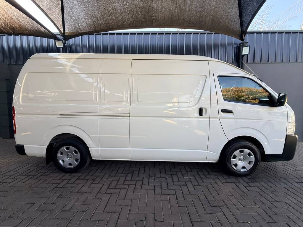 TOYOTA QUANTUM QUANTUM 2.7 LWB F/C P/V - 11
