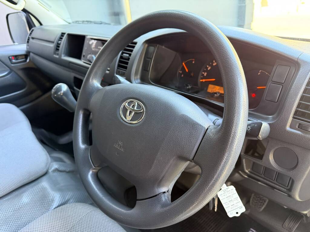 TOYOTA QUANTUM QUANTUM 2.7 LWB F/C P/V - 3