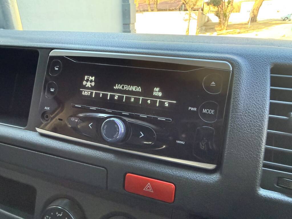 TOYOTA QUANTUM QUANTUM 2.7 LWB F/C P/V - 4