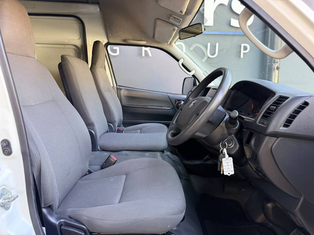 TOYOTA QUANTUM QUANTUM 2.7 LWB F/C P/V - 6