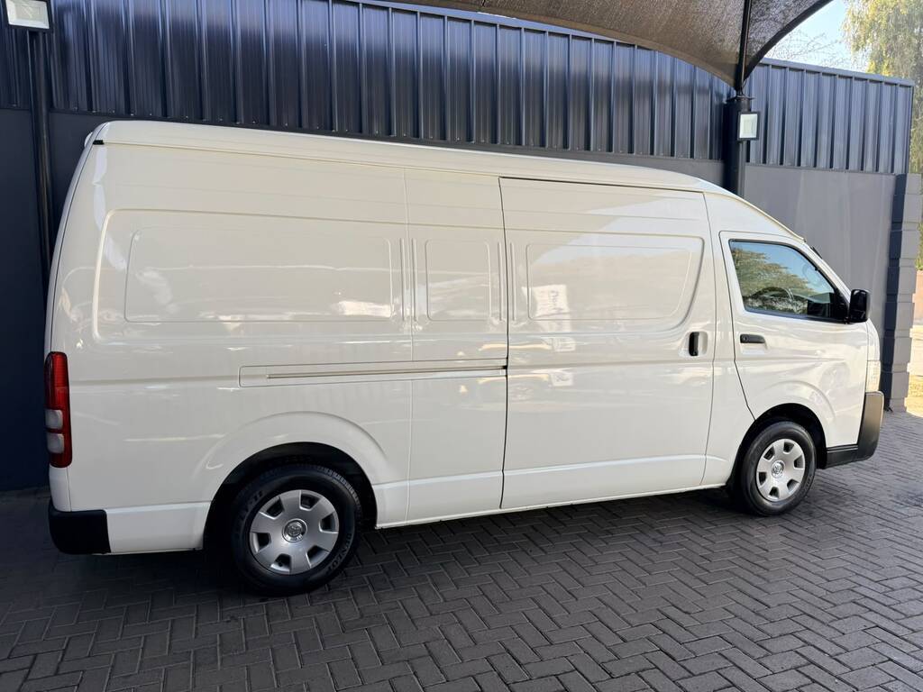 TOYOTA QUANTUM QUANTUM 2.7 LWB F/C P/V - 2