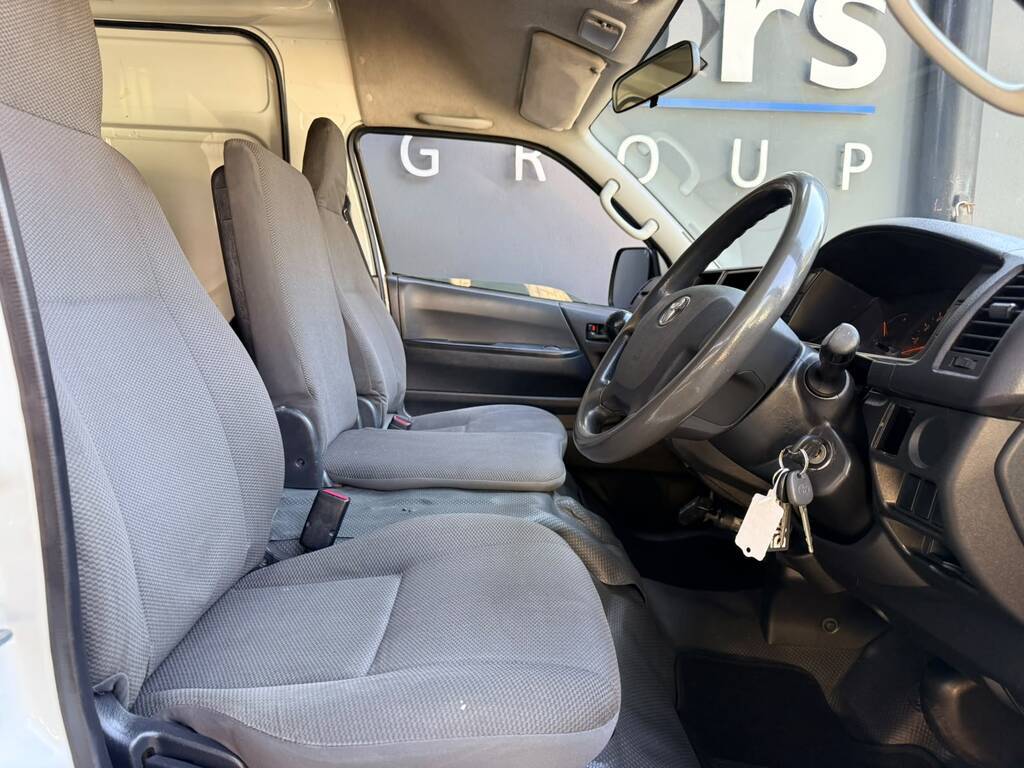 TOYOTA QUANTUM QUANTUM 2.7 LWB F/C P/V - 4