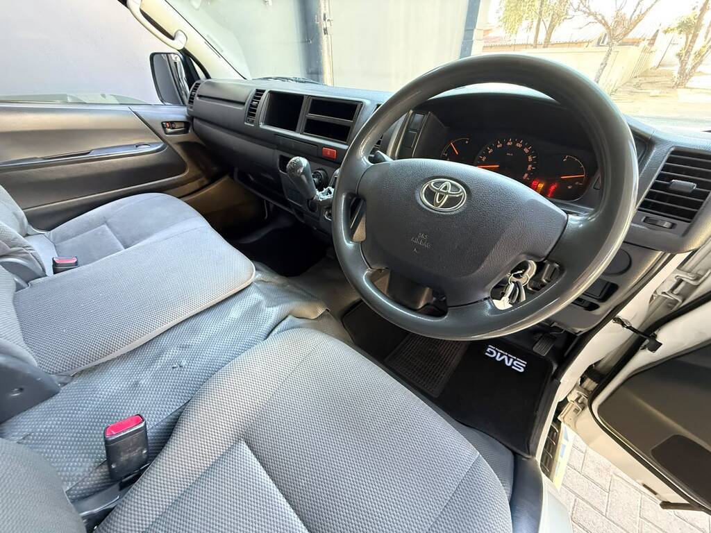TOYOTA QUANTUM QUANTUM 2.7 LWB F/C P/V - 6