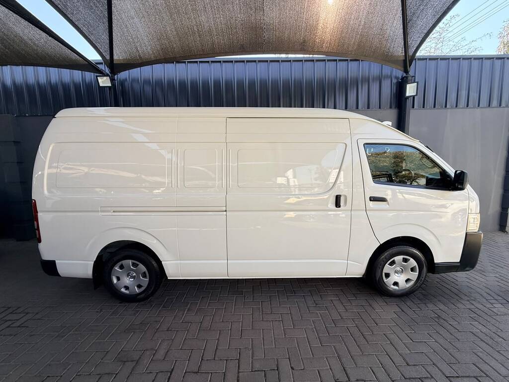 TOYOTA QUANTUM QUANTUM 2.7 LWB F/C P/V - 8