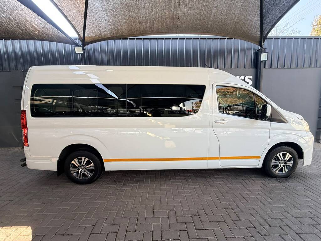 TOYOTA QUANTUM QUANTUM 2.8 GL SLWB A/T 14 SEAT - 14