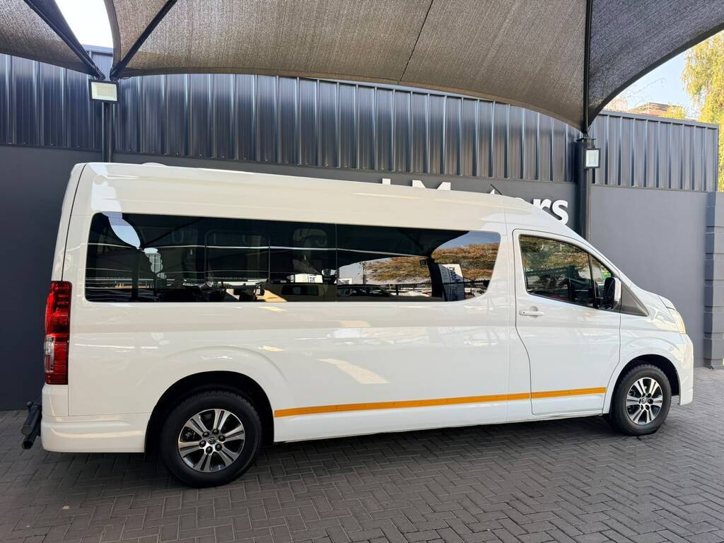 TOYOTA QUANTUM QUANTUM 2.8 GL SLWB A/T 14 SEAT - 2