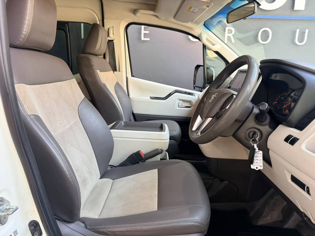 TOYOTA QUANTUM QUANTUM 2.8 GL SLWB A/T 14 SEAT - 5