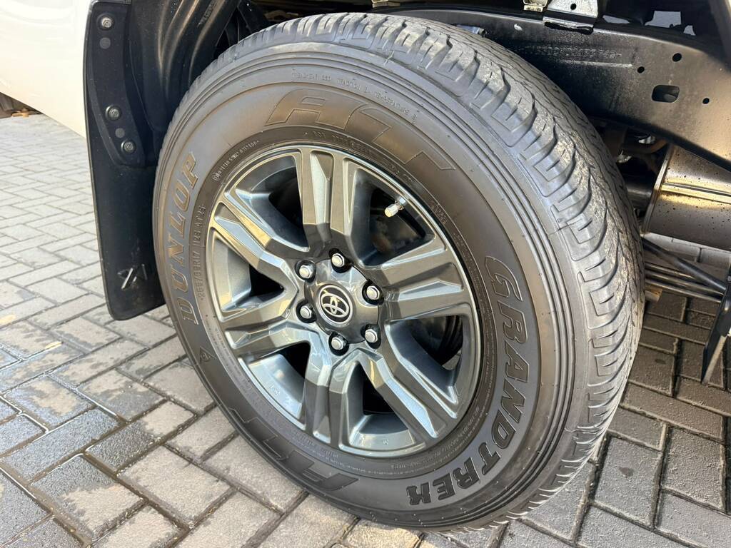 TOYOTA HILUX HILUX 2.4 GD-6 RB RAIDER A/T P/U E/CAB - 11