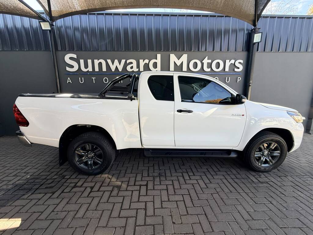 TOYOTA HILUX HILUX 2.4 GD-6 RB RAIDER A/T P/U E/CAB - 17