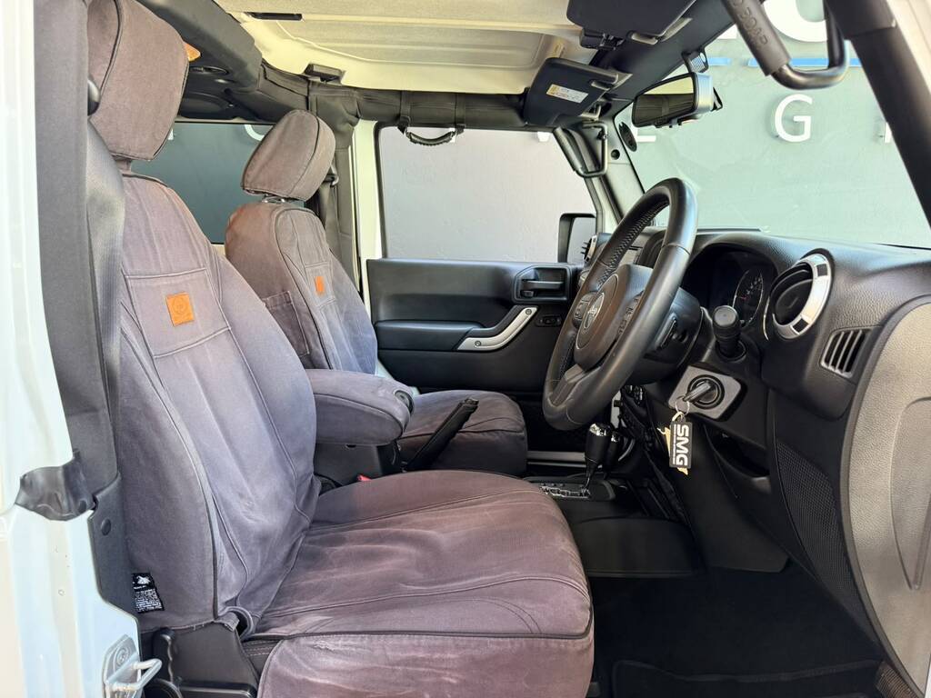 JEEP WRANGLER WRANGLER SAHARA 3.6L V6 A/T 2DR - 4