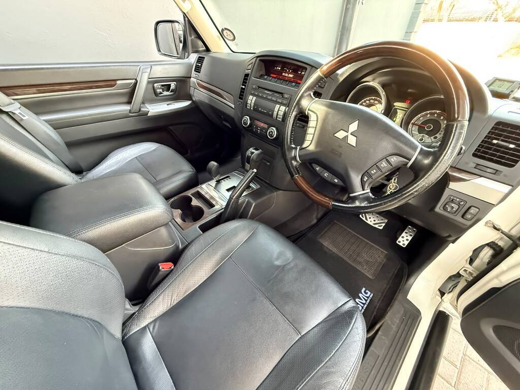 MITSUBISHI PAJERO PAJERO 3.2 Di - Dc GLS SWB A/T - 2