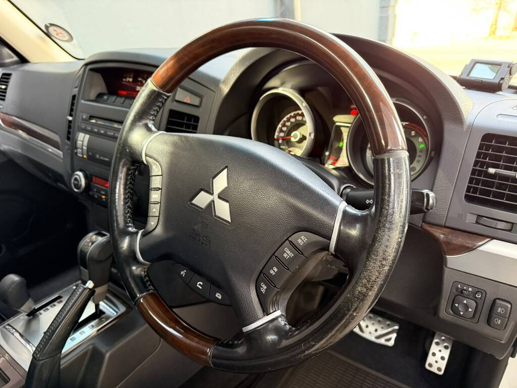 MITSUBISHI PAJERO PAJERO 3.2 Di - Dc GLS SWB A/T - 5