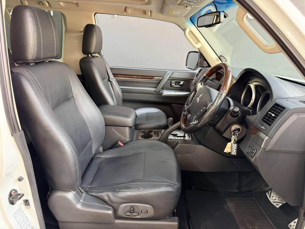 MITSUBISHI PAJERO PAJERO 3.2 Di - Dc GLS SWB A/T - 7