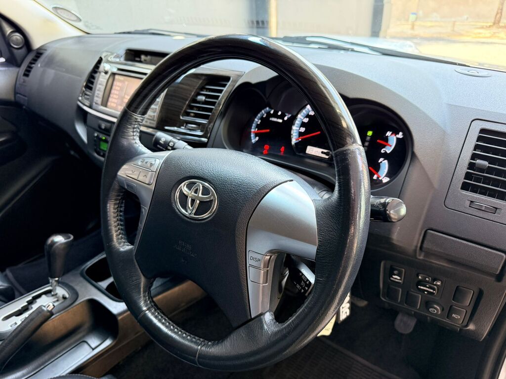 TOYOTA FORTUNER FORTUNER 3.0D-4D R/B A/T - 5