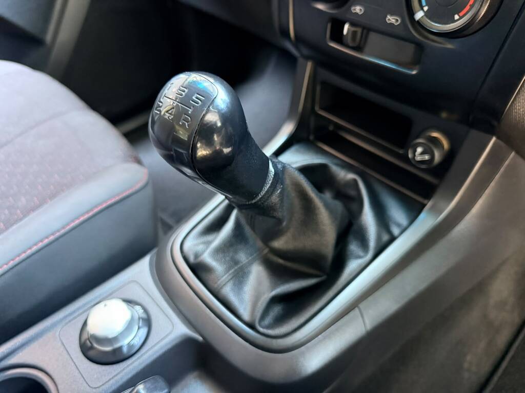 ISUZU D-MAX D-MAX 250 HO HI-RIDE 4X4 D/C P/U - 6