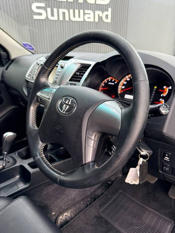 TOYOTA HI-LUX HILUX 3.0 D-4D LEGEND 45 4X4 A/T P/U D/C
