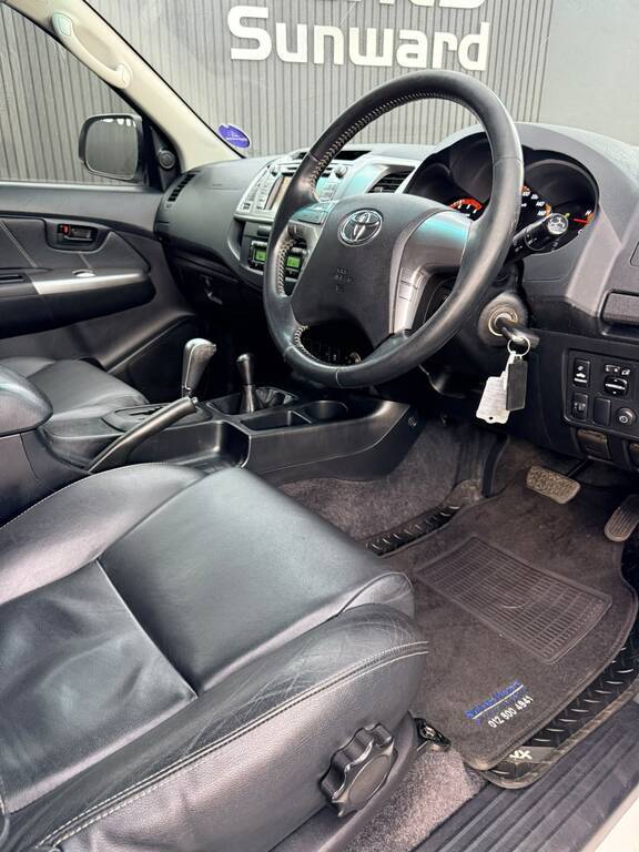 TOYOTA HI-LUX HILUX 3.0 D-4D LEGEND 45 4X4 A/T P/U D/C