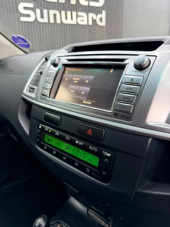 TOYOTA HI-LUX HILUX 3.0 D-4D LEGEND 45 4X4 A/T P/U D/C