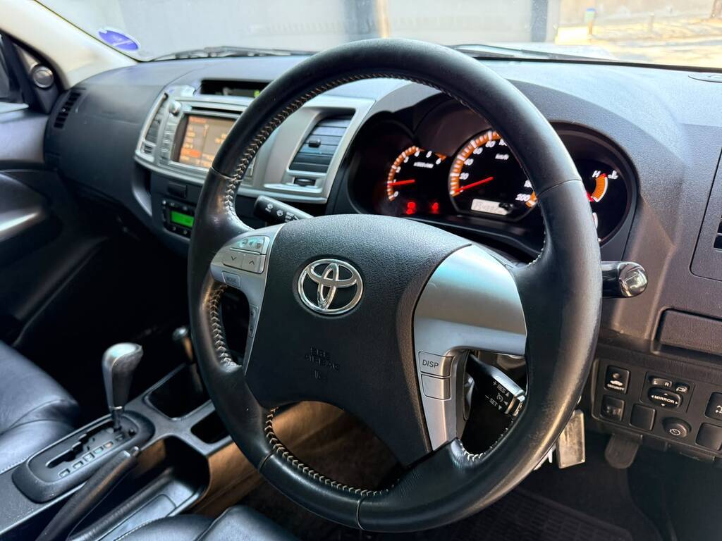 TOYOTA HI-LUX HILUX 3.0 D-4D LEGEND 45 4X4 A/T P/U D/C - 5