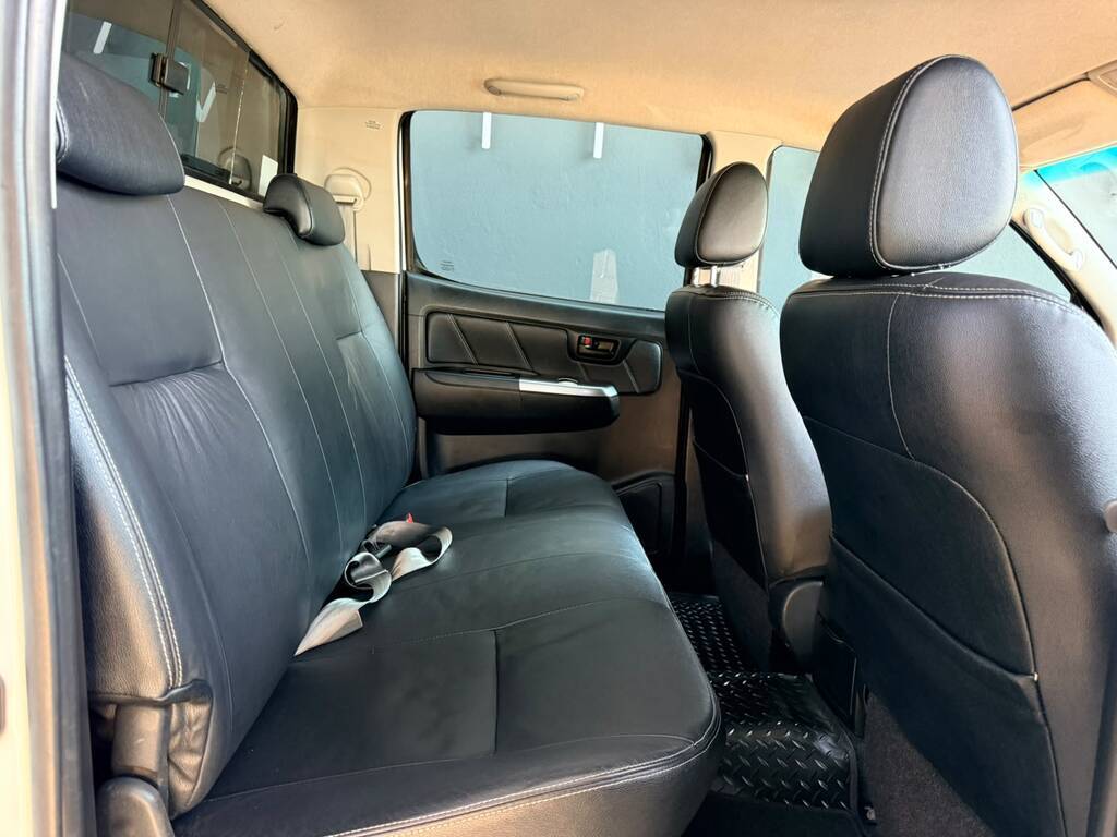 TOYOTA HI-LUX HILUX 3.0 D-4D LEGEND 45 4X4 A/T P/U D/C - 8