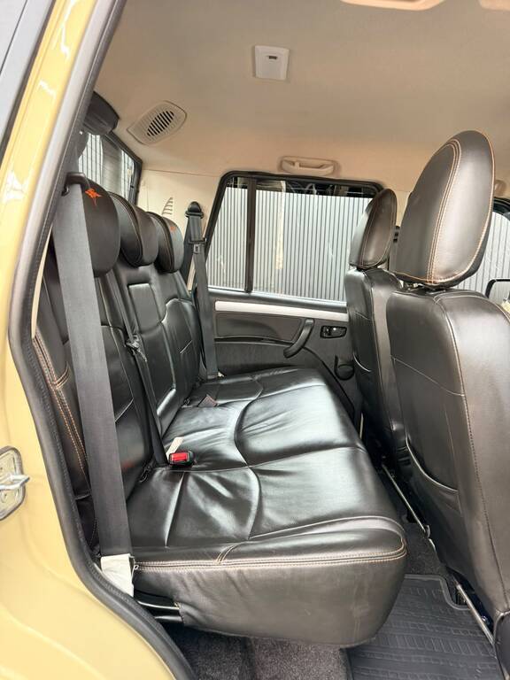 MAHINDRA PIK UP PIK UP 2.2 mHAWK S11 DAWN 4X4 A/T P/U D/C - 17
