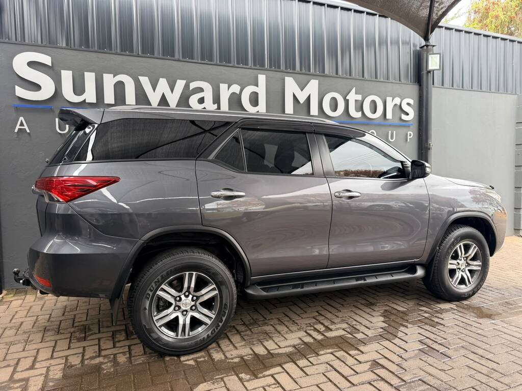 TOYOTA FORTUNER FORTUNER 2.4GD-6 R/B A/T - 2