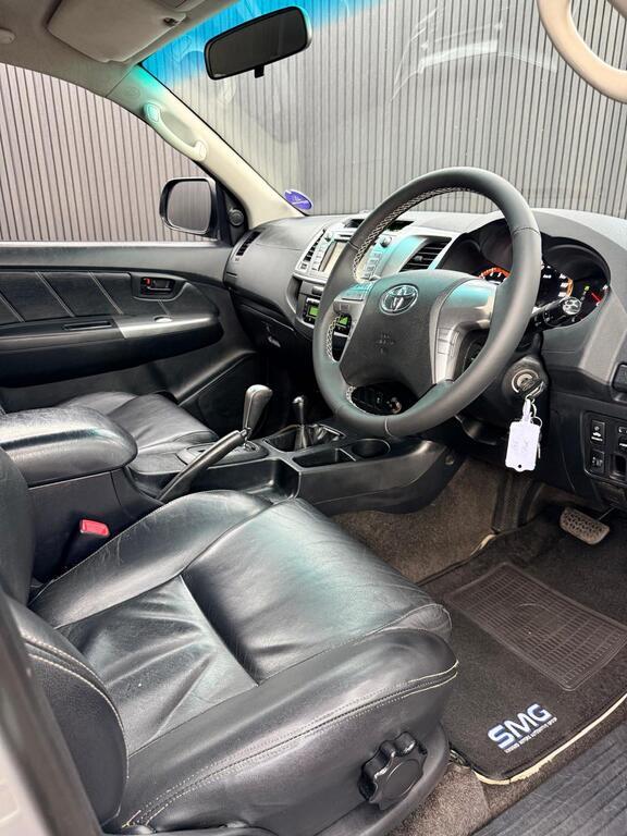 TOYOTA HI-LUX HILUX 3.0 D-4D LEGEND 45 4X4 A/T P/U D/C - 10