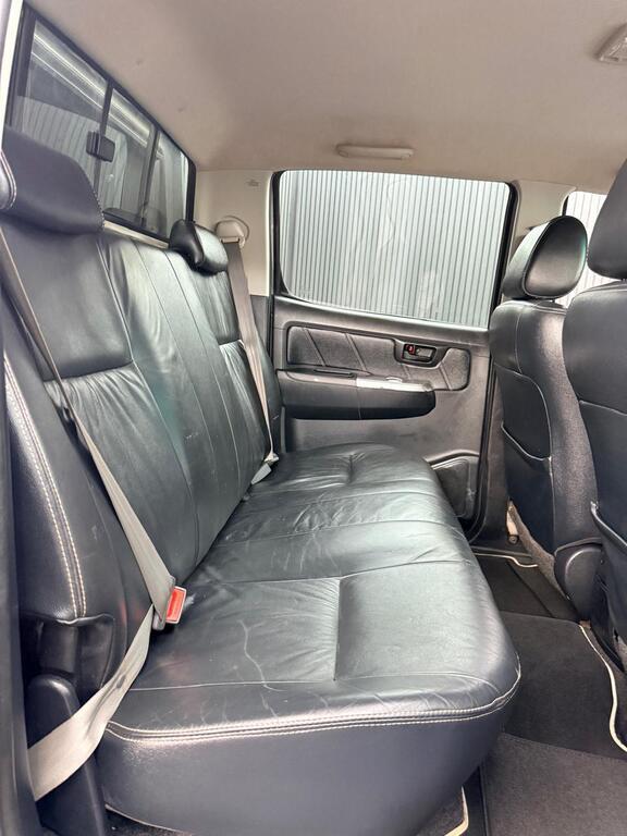 TOYOTA HI-LUX HILUX 3.0 D-4D LEGEND 45 4X4 A/T P/U D/C - 11
