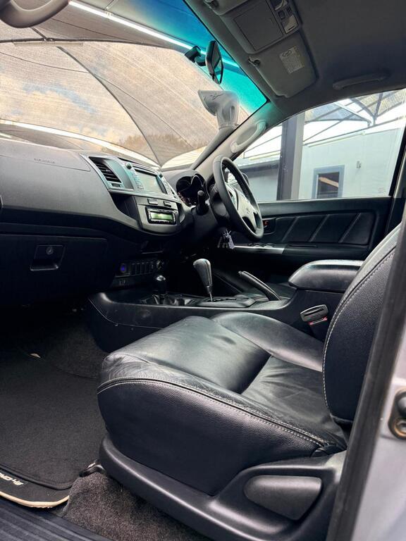 TOYOTA HI-LUX HILUX 3.0 D-4D LEGEND 45 4X4 A/T P/U D/C - 15