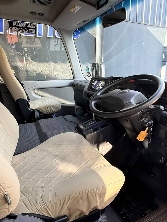 TOYOTA QUANTAM COASTER 2.8D GL A/T 23 SEATER B/S - 3