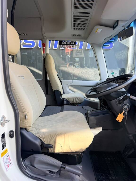 TOYOTA QUANTAM COASTER 2.8D GL A/T 23 SEATER B/S - 4