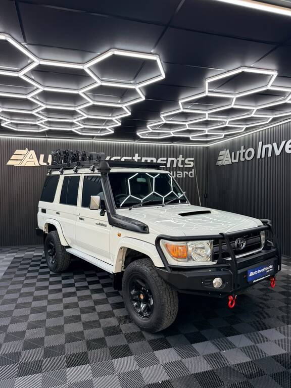 TOYOTA LANDCRUISER 70 SERIE LANDCRUISER 76 4.5D V8 S/W - 12
