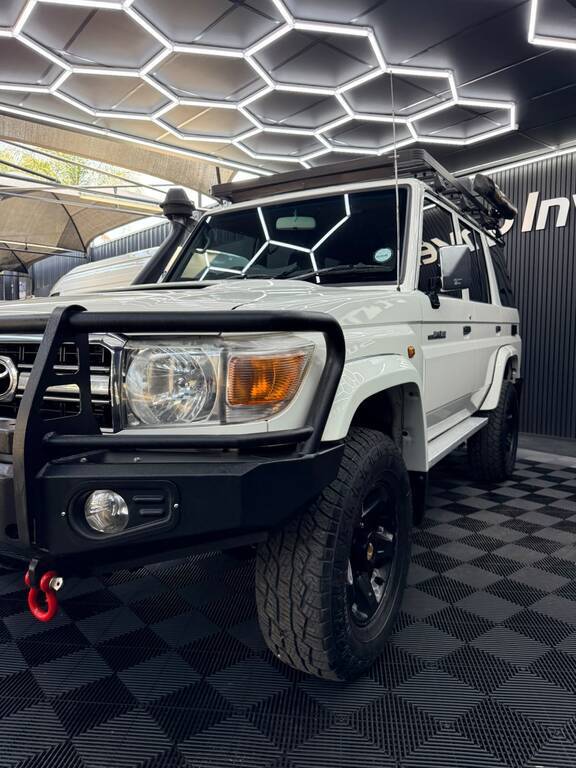 TOYOTA LANDCRUISER 70 SERIE LANDCRUISER 76 4.5D V8 S/W - 15