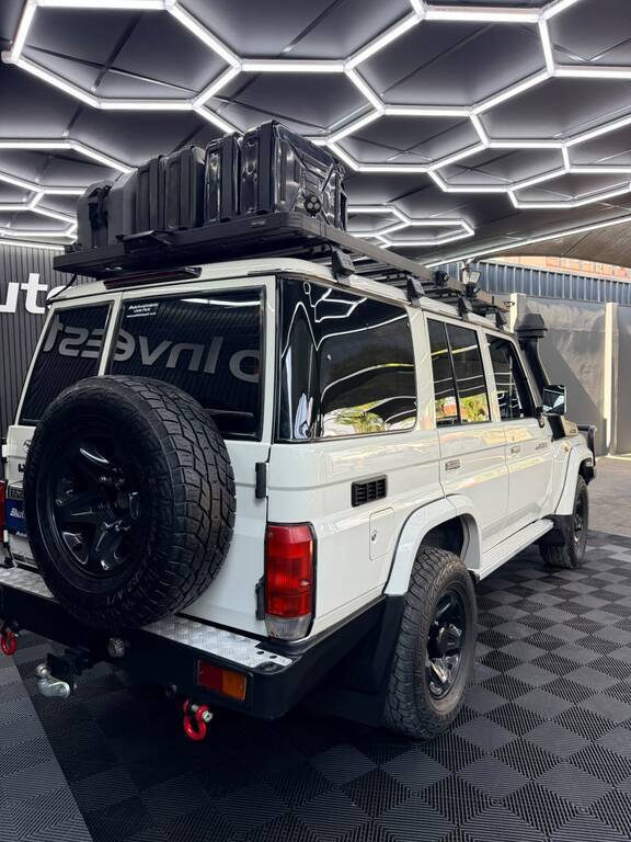 TOYOTA LANDCRUISER 70 SERIE LANDCRUISER 76 4.5D V8 S/W - 8